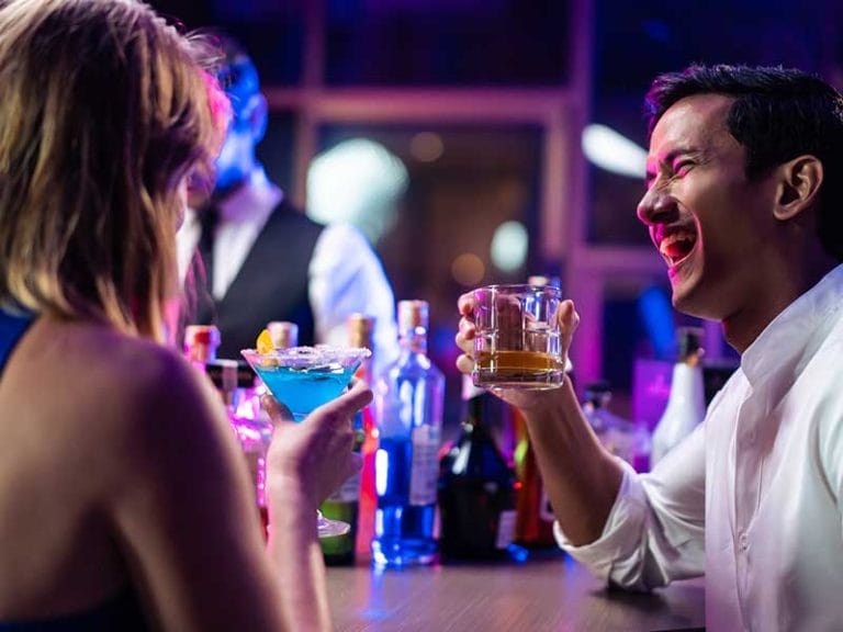 Does drunk flirting show true intentions